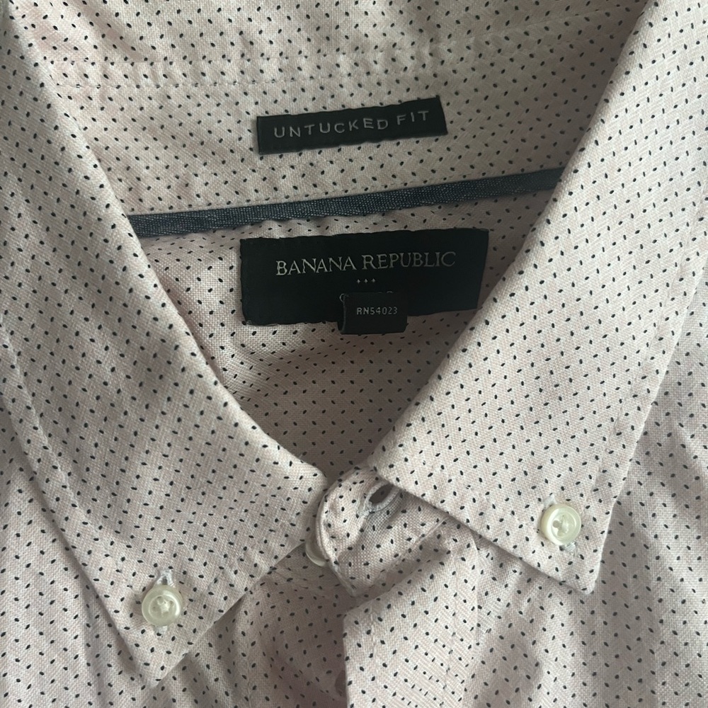 Banana Republic Men's Cream and Black Dotted Shirt